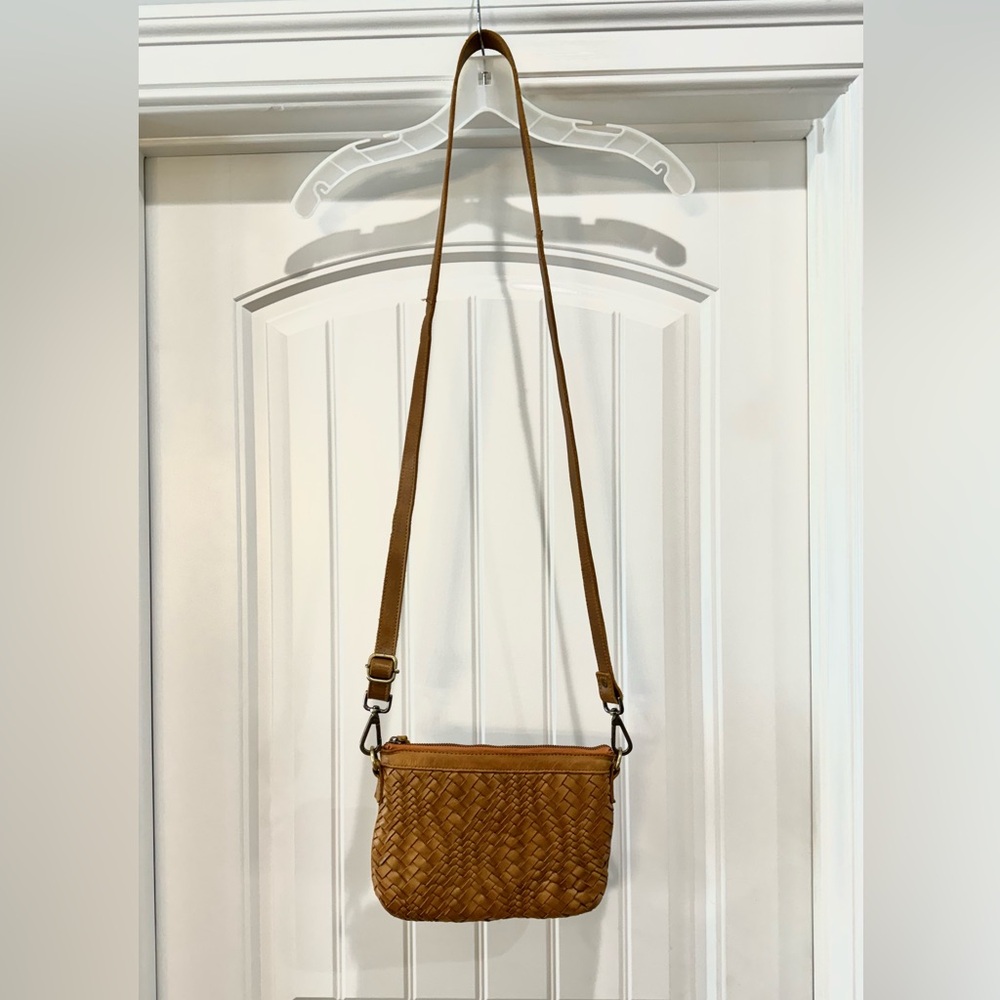 New without tags Elegant Leather Tan Woven Crossbody Bag